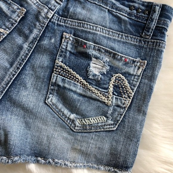 Vanilla Star | Women Size 5 Blue Distressed Lace Trim Shorts - Picture 4 of 7